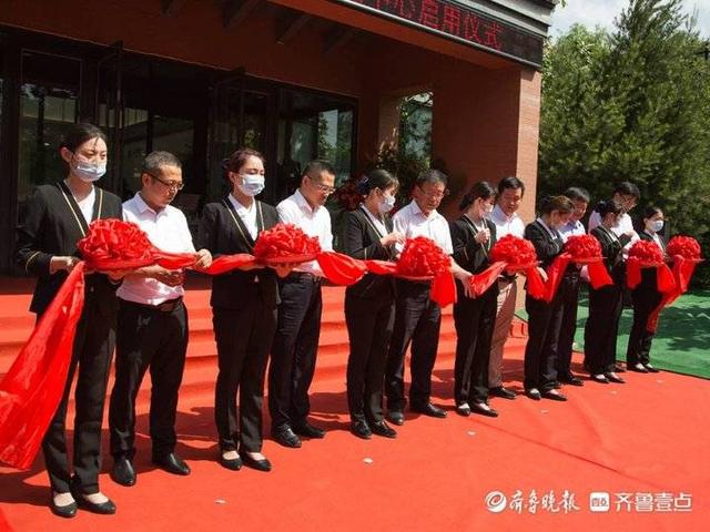 山东老龄智慧宜居示范中心启用仪式顺利举行(图5) 山东老龄智慧宜居示范中心启用仪式顺利举行(图5)