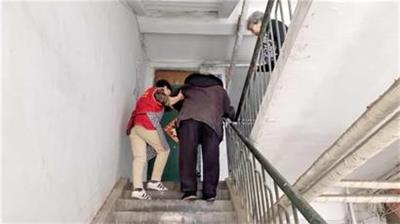 智慧养老飞入寻常百姓家!青岛市北有137处居家养老服务站(图2) 智慧养老飞入寻常百姓家!青岛市北有137处居家养老服务站(图2)